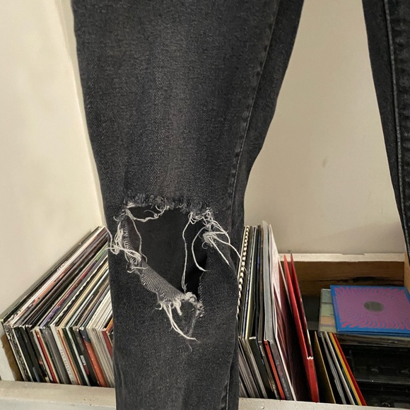 Black 711 Skinny Levi’s - Picture 4 of 6